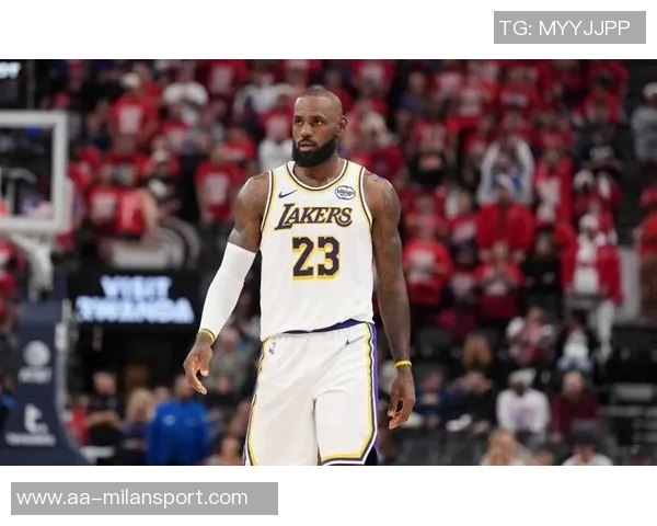 詹姆斯赞球队战术艾顿多面手能力出众可助攻掩护